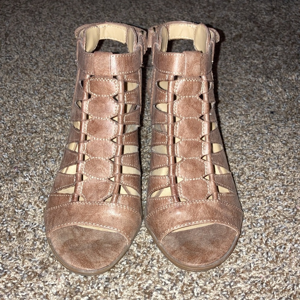 Naturalizer Heels - Picture 2 of 6